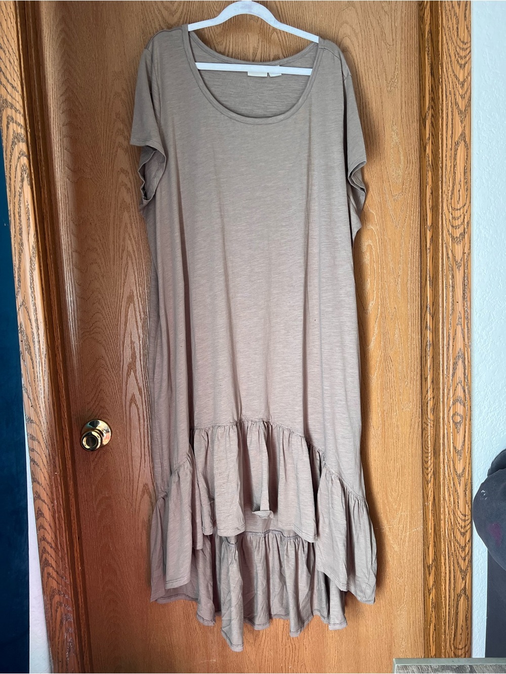Zoe & Zim 3x Taupe Ruffle Hem Short Sleeve Midi Dress